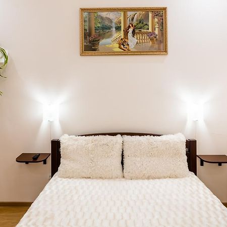 Apartment On Khmelnytskogo Street ลวีฟ ภายนอก รูปภาพ