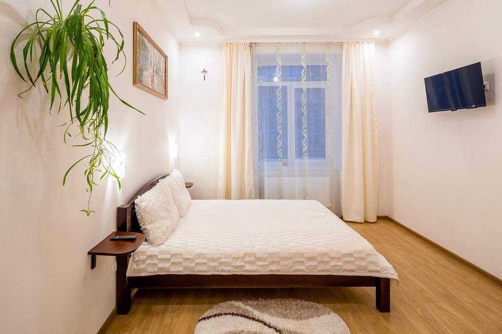 Apartment On Khmelnytskogo Street ลวีฟ ภายนอก รูปภาพ