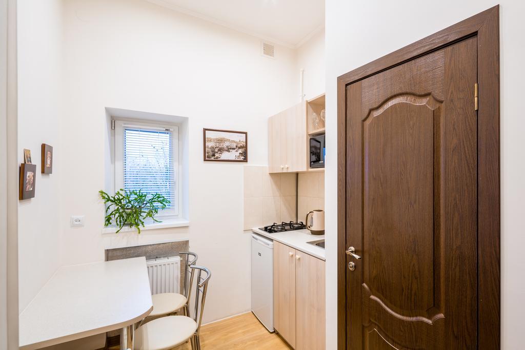 Apartment On Khmelnytskogo Street ลวีฟ ภายนอก รูปภาพ