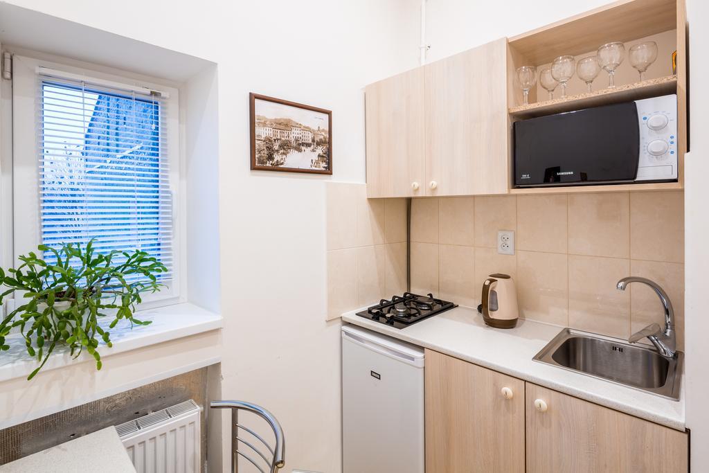 Apartment On Khmelnytskogo Street ลวีฟ ภายนอก รูปภาพ