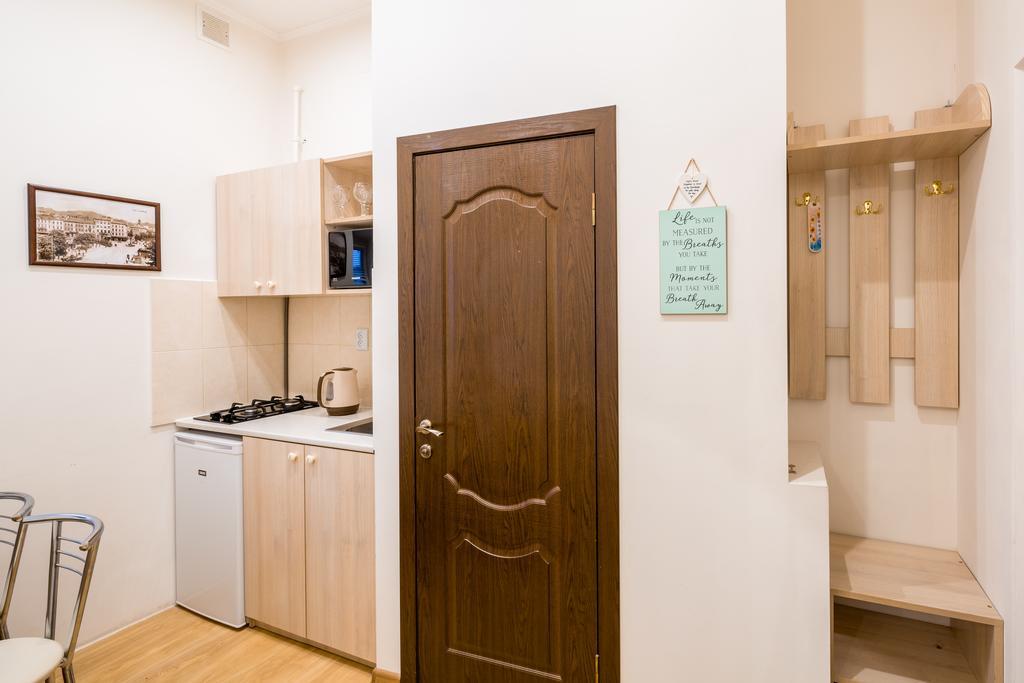 Apartment On Khmelnytskogo Street ลวีฟ ภายนอก รูปภาพ