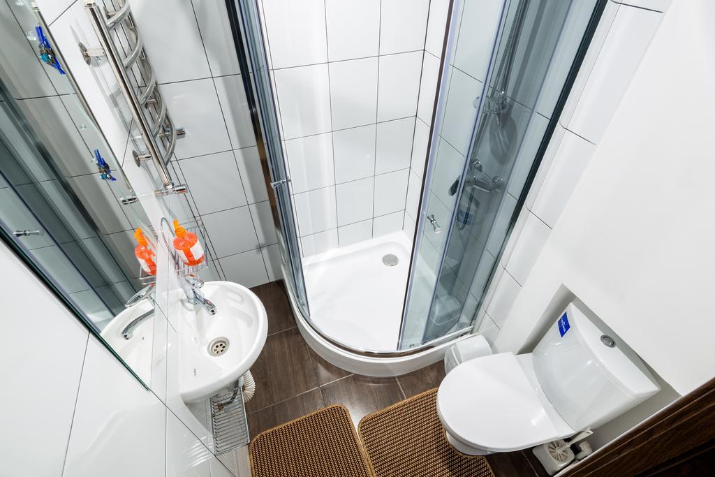 Apartment On Khmelnytskogo Street ลวีฟ ภายนอก รูปภาพ